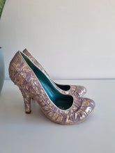 Load image into Gallery viewer, Lilac &amp; Gold leaf Irregular Choice Heels 5
