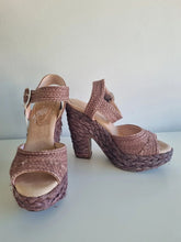 Load image into Gallery viewer, Raffia Maeve Vintage Style Heels
