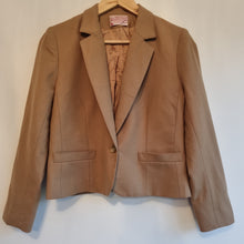 Load image into Gallery viewer, Camel Petite 100% virgin wool blazer 6/8
