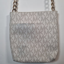 Load image into Gallery viewer, Michael Kors Jet set Messenger Vanilla Crossbody
