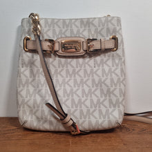 Load image into Gallery viewer, Michael Kors Jet set Messenger Vanilla Crossbody
