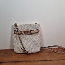 Load image into Gallery viewer, Michael Kors Jet set Messenger Vanilla Crossbody
