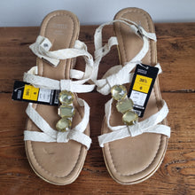 Load image into Gallery viewer, BNWT M&amp;S Leather Jewel Wedges 6
