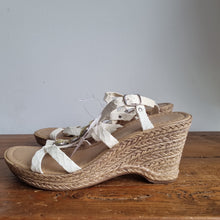 Load image into Gallery viewer, BNWT M&amp;S Leather Jewel Wedges 6
