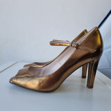 Load image into Gallery viewer, Uterque Bronze heels 7
