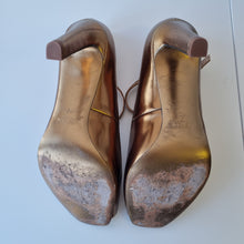 Load image into Gallery viewer, Uterque Bronze heels 7
