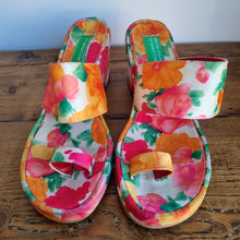 Load image into Gallery viewer, Vintage United Colours of Benetton Sandals 4
