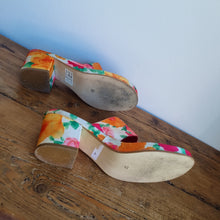 Load image into Gallery viewer, Vintage United Colours of Benetton Sandals 4
