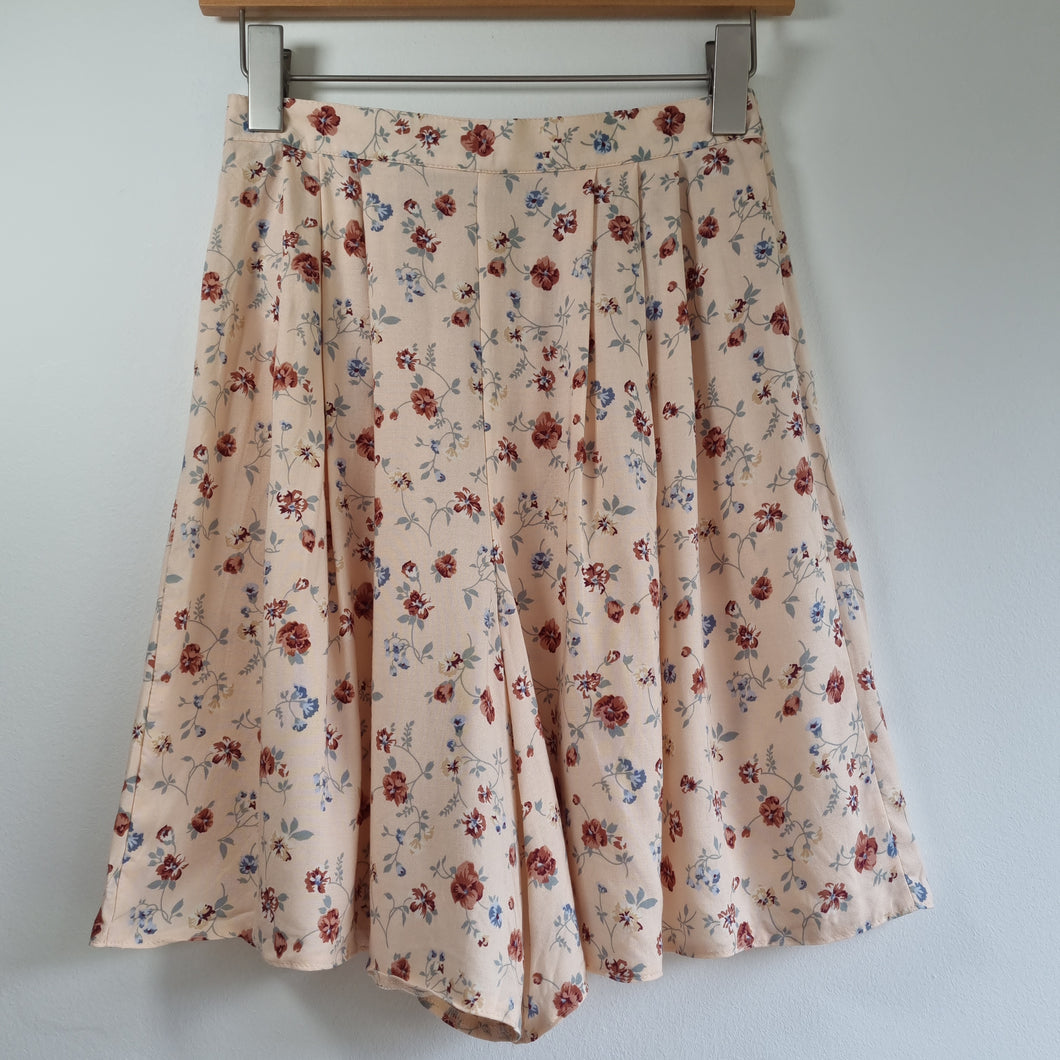 St.Michael Vintage Floral Highwaisted shorts 8