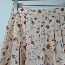 Load image into Gallery viewer, St.Michael Vintage Floral Highwaisted shorts 8
