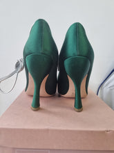 Load image into Gallery viewer, Miu Miu Emerald shoes 37
