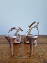 Load image into Gallery viewer, Jenny Packham No.1 Oyster Shoes 6
