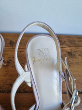 Load image into Gallery viewer, Jenny Packham No.1 Oyster Shoes 6
