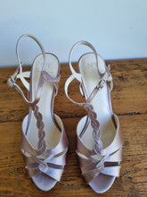 Load image into Gallery viewer, Jenny Packham No.1 Oyster Shoes 6
