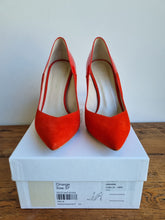 Load image into Gallery viewer, Karen Millen Red Heels  4
