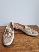 Load image into Gallery viewer, HB Italia Leather Loafers 37
