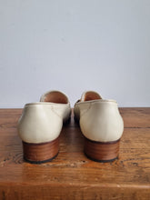 Load image into Gallery viewer, HB Italia Leather Loafers 37
