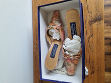 Load image into Gallery viewer, Stuart Weitzman X Russell Bromley Vintage Kitten heels 6
