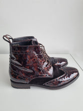 Load image into Gallery viewer, Paul Smith Brogue Chelsea Boots 5.5
