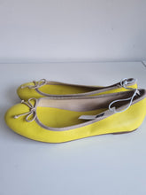 Load image into Gallery viewer, Gap Yellow Ballerina Flats 3.5
