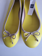 Load image into Gallery viewer, Gap Yellow Ballerina Flats 3.5
