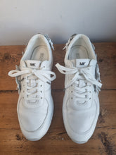 Load image into Gallery viewer, Michael Kors White Leather Flower Ladies Trainers 5
