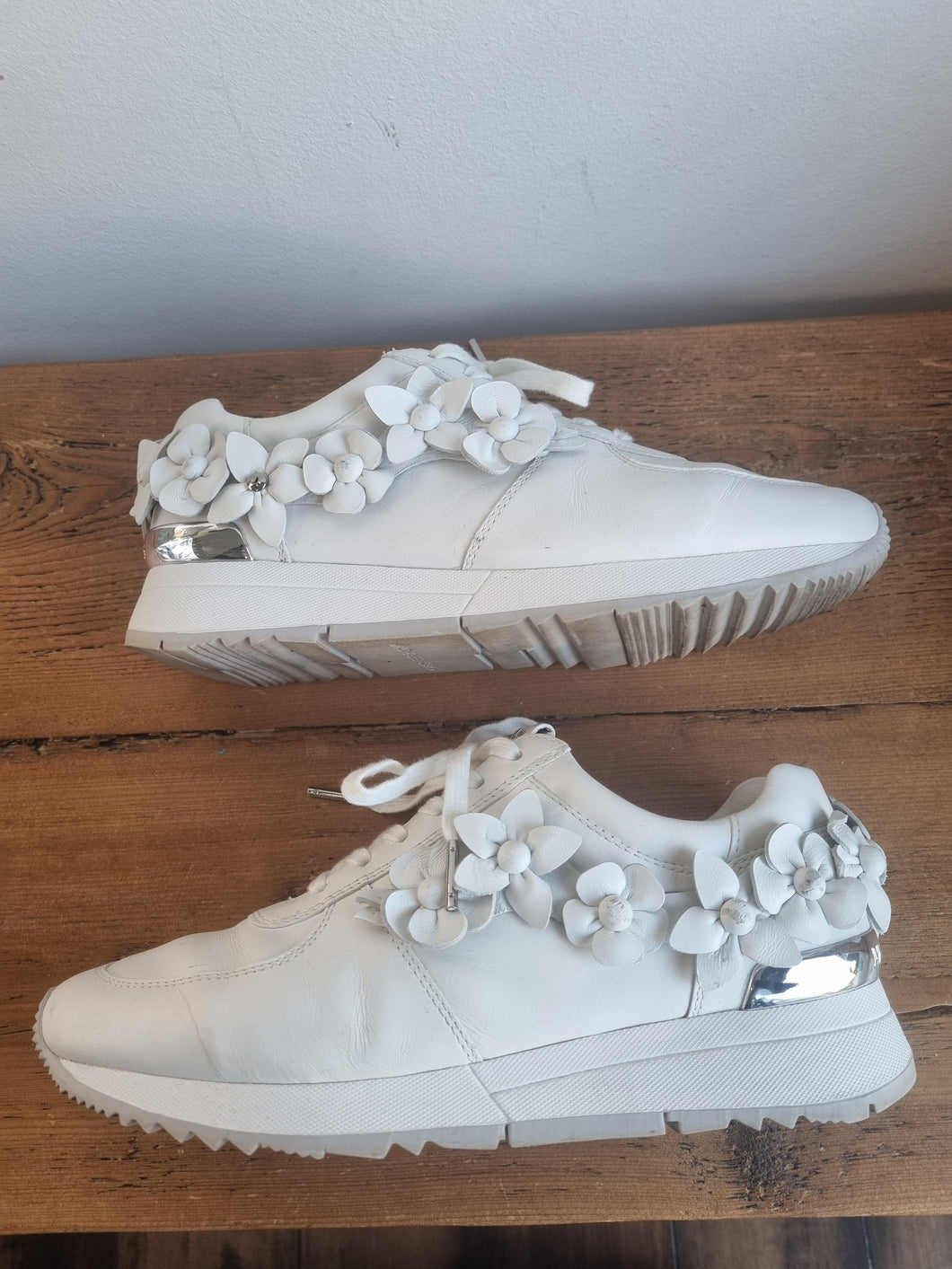 Michael Kors White Leather Flower Ladies Trainers 5