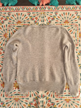 Load image into Gallery viewer, M&amp;S Soft 100% Cashmere Light Grey Star Rainbow Jumper 6
