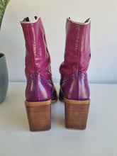 Load image into Gallery viewer, Vintage Faith Cowboy Boots 4
