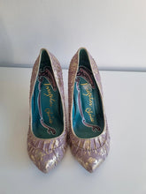 Load image into Gallery viewer, Lilac &amp; Gold leaf Irregular Choice Heels 5
