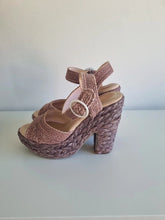 Load image into Gallery viewer, Raffia Maeve Vintage Style Heels
