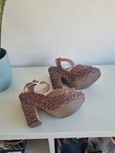 Load image into Gallery viewer, Raffia Maeve Vintage Style Heels
