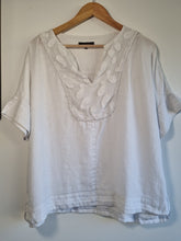 Load image into Gallery viewer, JAEGER White 100% Linen Top 16
