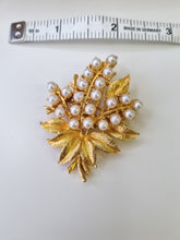 Load image into Gallery viewer, Gold Tone Brooch
